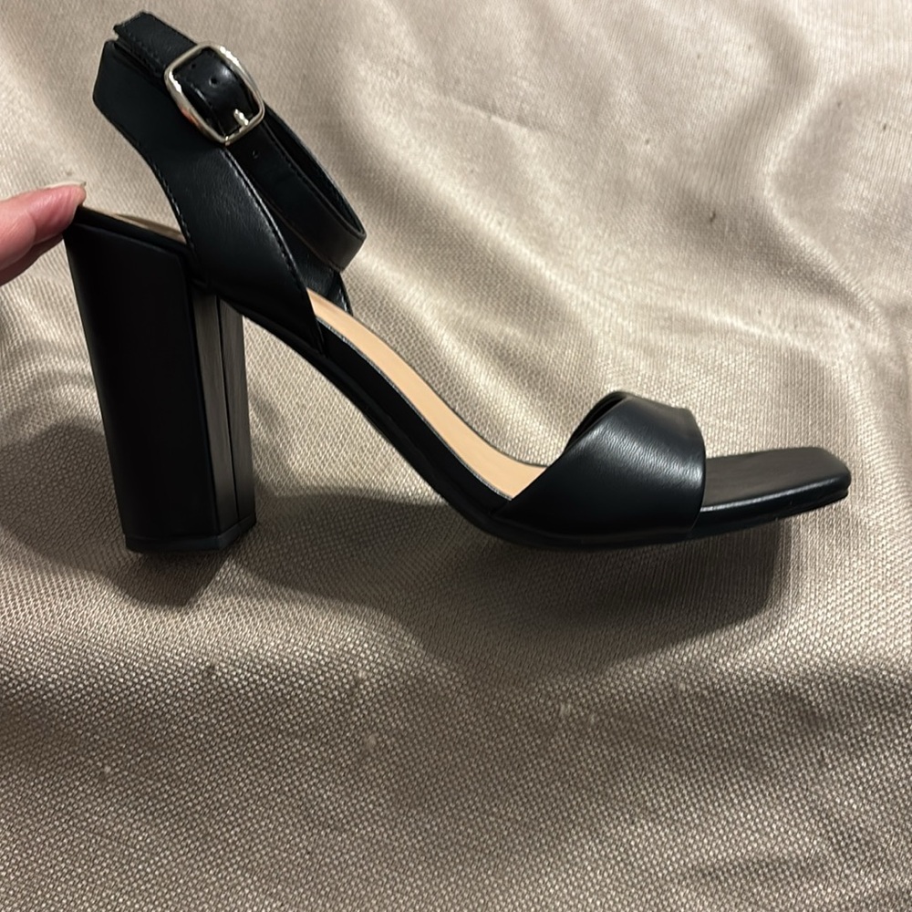 A New Day Ankle Strap Block Heels - Picture 4 of 9